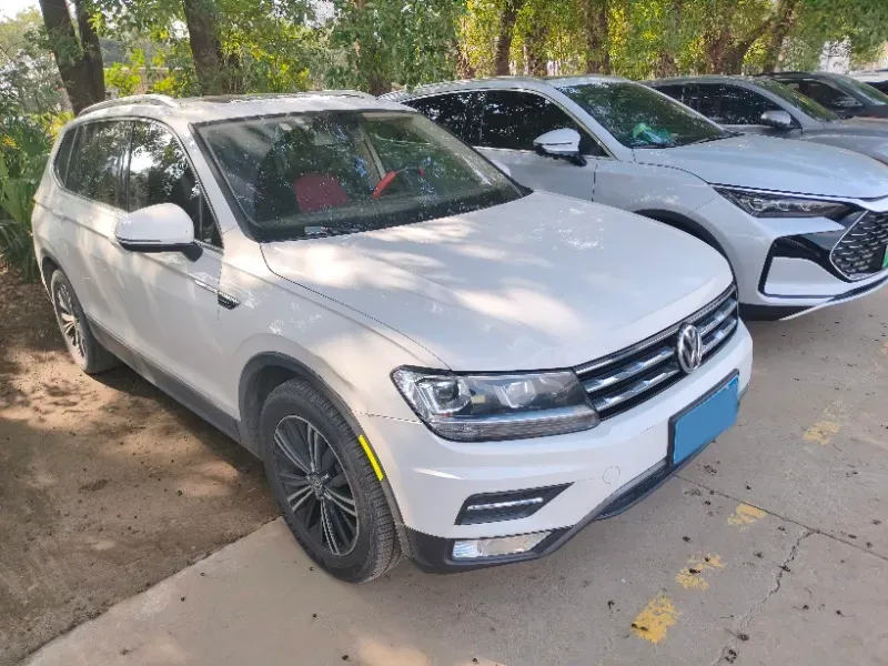 2019 HongQi HS5 2.0T 224HP L4 6AT,autocango,china used car exporter,china ev exporter,chinese used car exporter,chinese used ev exporter