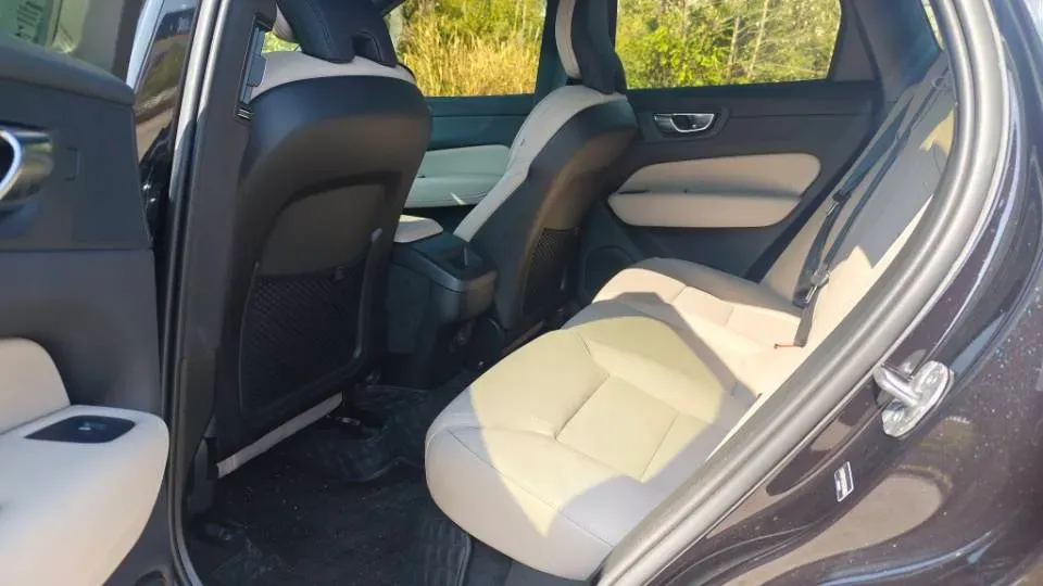 2026 Volvo XC60 2.0T 250HP L4 8AT,autocango,china used car exporter,china ev exporter,chinese used car exporter,chinese used ev exporter