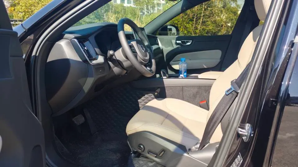 2026 Volvo XC60 2.0T 250HP L4 8AT,autocango,china used car exporter,china ev exporter,chinese used car exporter,chinese used ev exporter