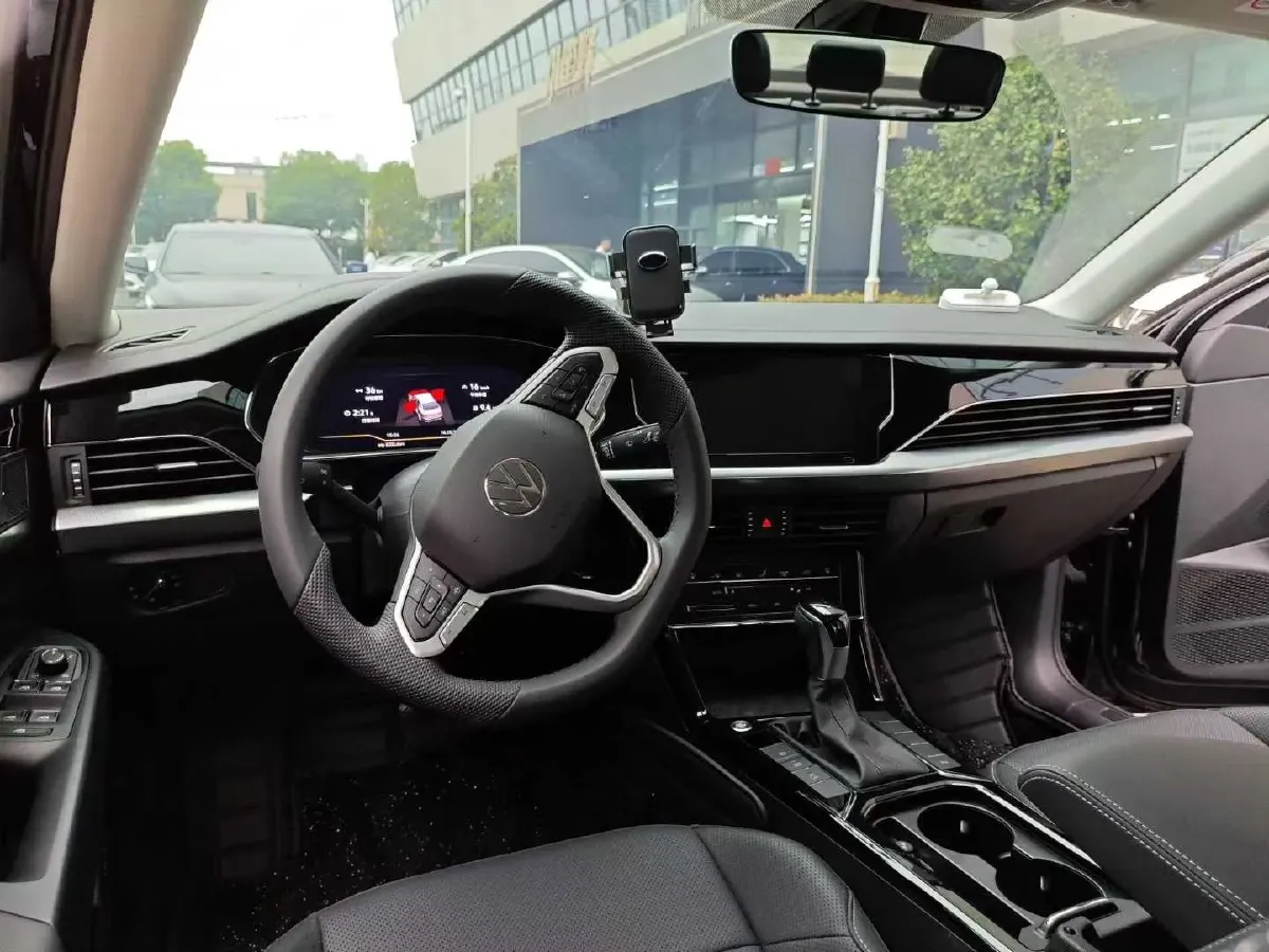 2024 Volkswagen Passat 2.0T 220HP L4 7DCT,autocango,china used car exporter,china ev exporter,chinese used car exporter,chinese used ev exporter