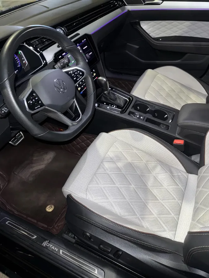 2023 Volkswagen Magotan 2.0T 186HP L4 7DCT,autocango,china used car exporter,china ev exporter,chinese used car exporter,chinese used ev exporter