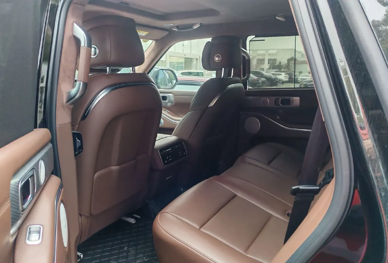 2024 Tank 700 3.0T 360HP V6 9AT PHEV 37.1KWH,autocango,china used car exporter,china ev exporter,chinese used car exporter,chinese used ev exporter