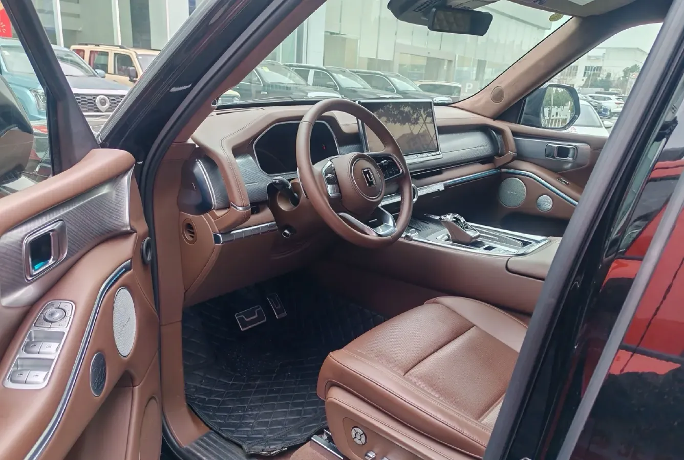 2024 Tank 700 3.0T 360HP V6 9AT PHEV 37.1KWH,autocango,china used car exporter,china ev exporter,chinese used car exporter,chinese used ev exporter