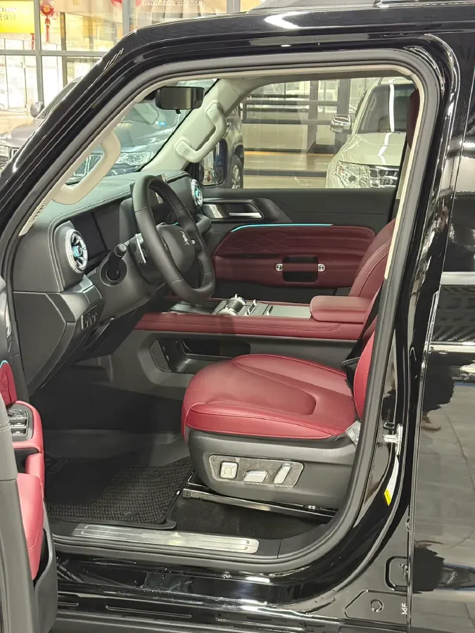 2025 Tank 300 2.0T 227HP L4 9AT,autocango,china used car exporter,china ev exporter,chinese used car exporter,chinese used ev exporter