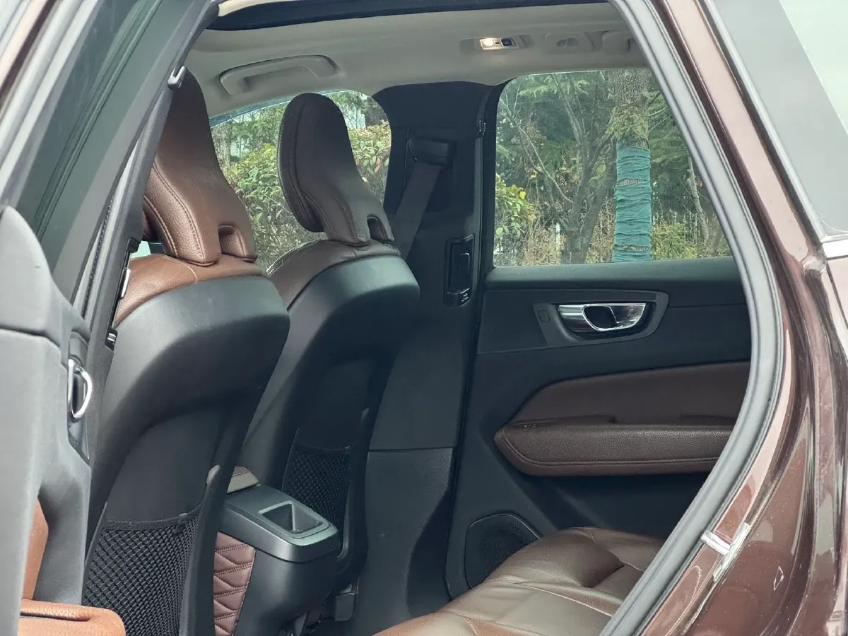 2020 Volvo XC60 2.0T 254HP L4 8AT,autocango,china used car exporter,china ev exporter,chinese used car exporter,chinese used ev exporter