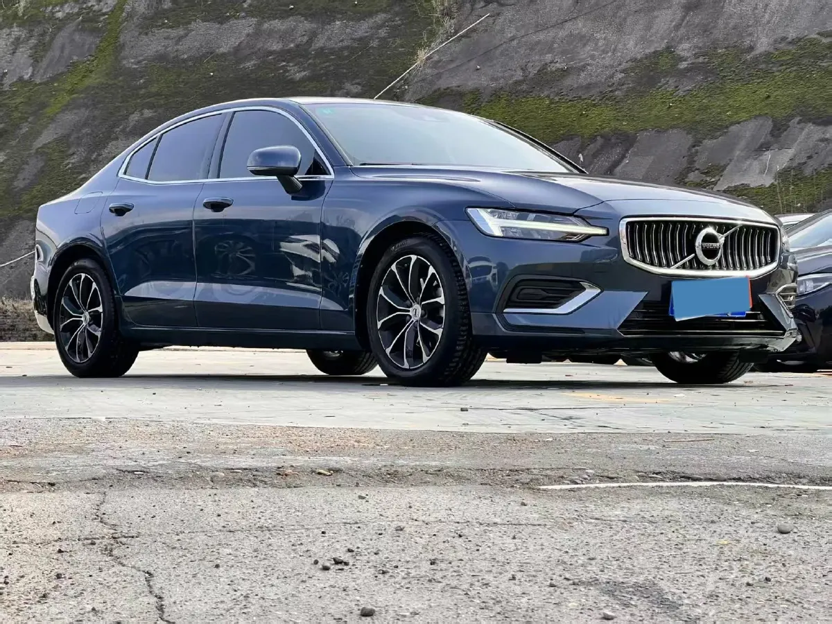2021 Volvo S60 2.0T 190HP L4 8AT,autocango,china used car exporter,china ev exporter,chinese used car exporter,chinese used ev exporter