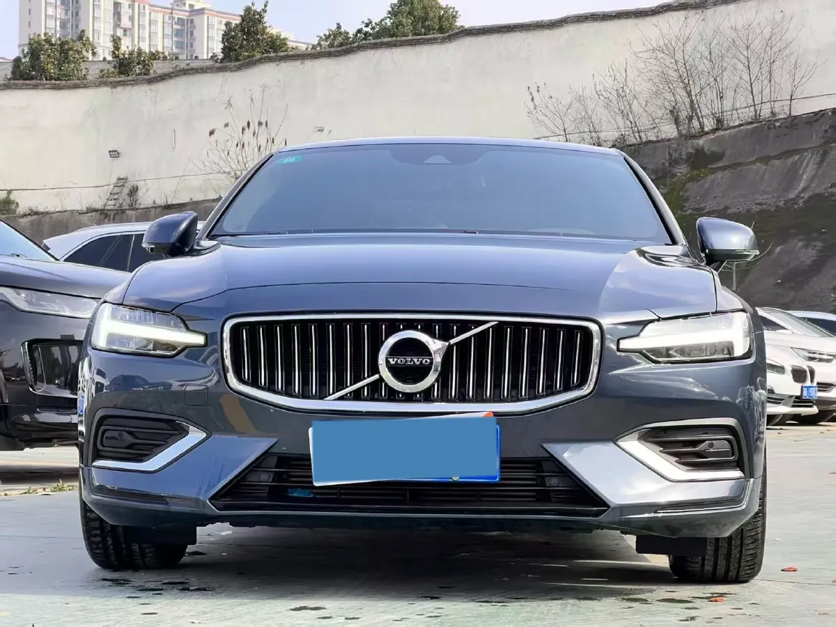2021 Volvo S60 2.0T 190HP L4 8AT,autocango,china used car exporter,china ev exporter,chinese used car exporter,chinese used ev exporter