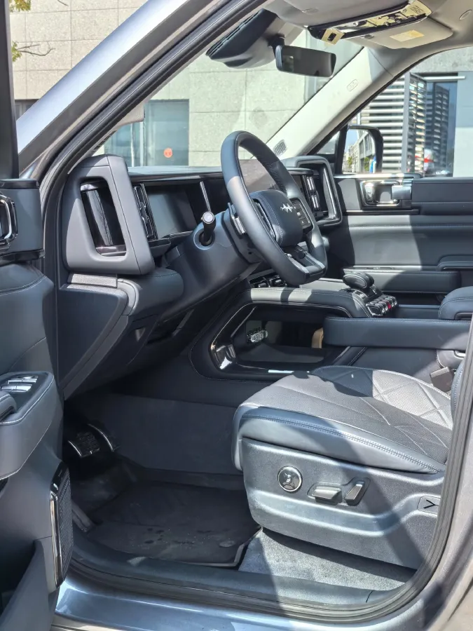 2025 FangChengBao Bao 5 1.5T 194HP L4 E-CVT PHEV 31.8KWH,autocango,china used car exporter,china ev exporter,chinese used car exporter,chinese used ev exporter