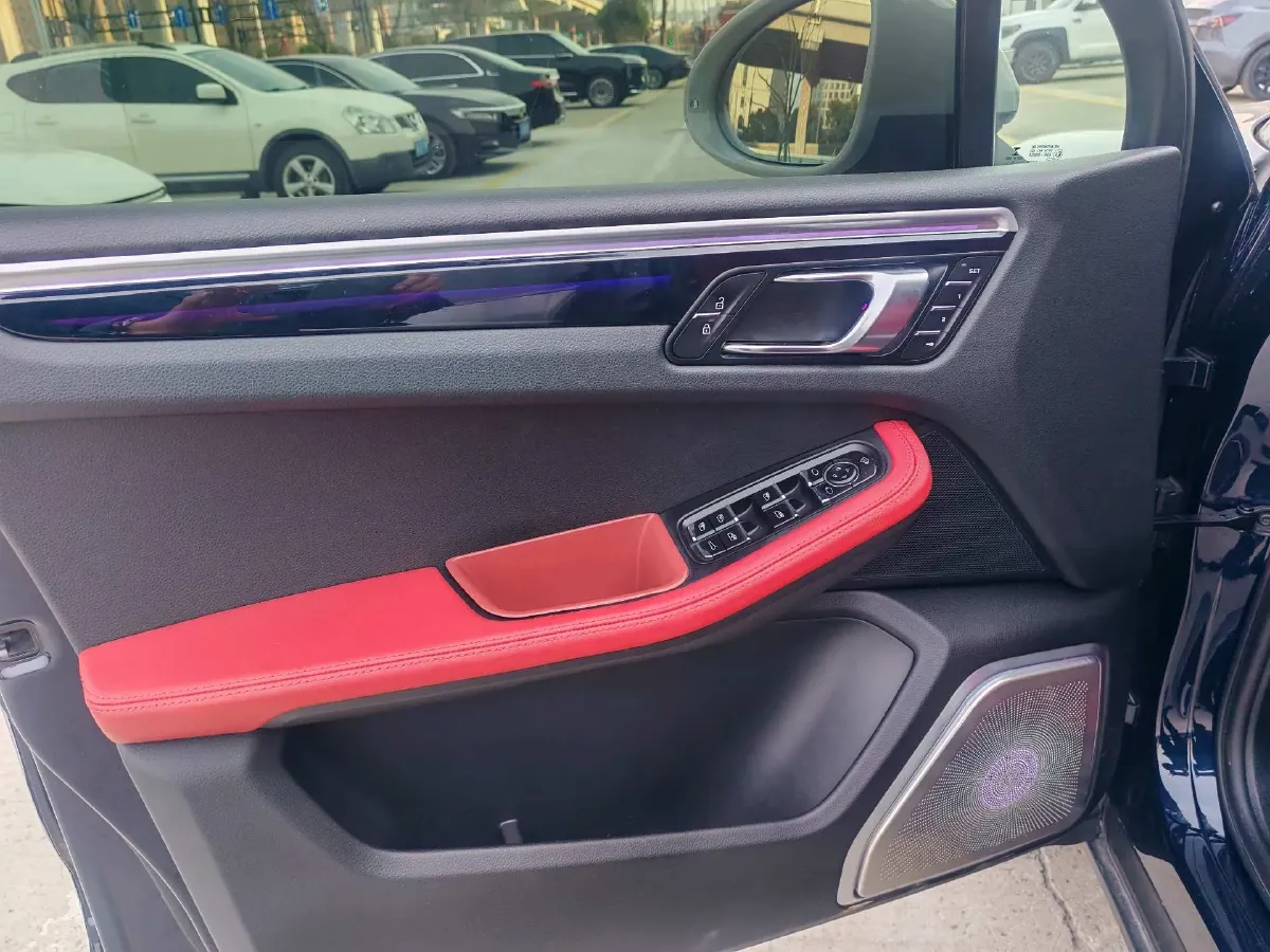 2021 Porsche Macan 2.0T 252HP L4 7DCT,autocango,china used car exporter,china ev exporter,chinese used car exporter,chinese used ev exporter