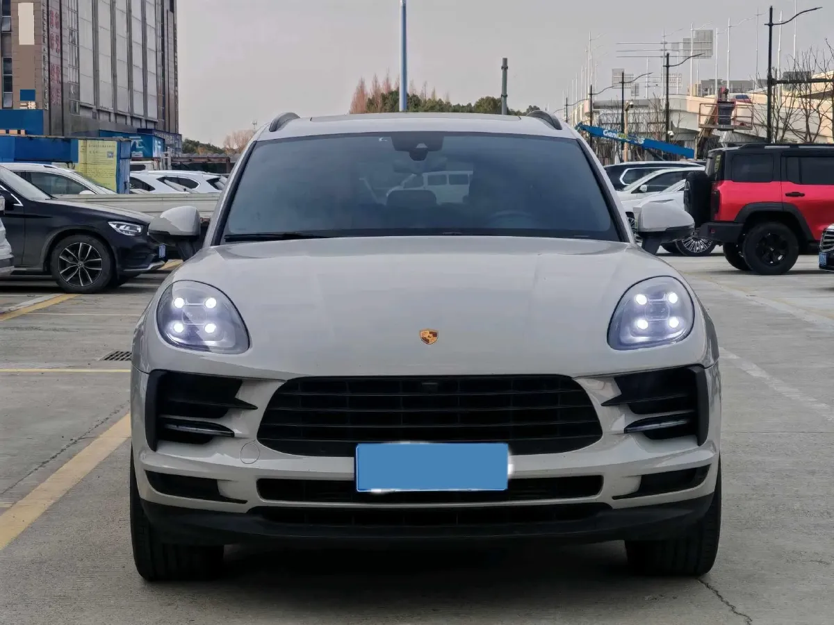 2021 Porsche Macan 2.0T 252HP L4 7DCT,autocango,china used car exporter,china ev exporter,chinese used car exporter,chinese used ev exporter