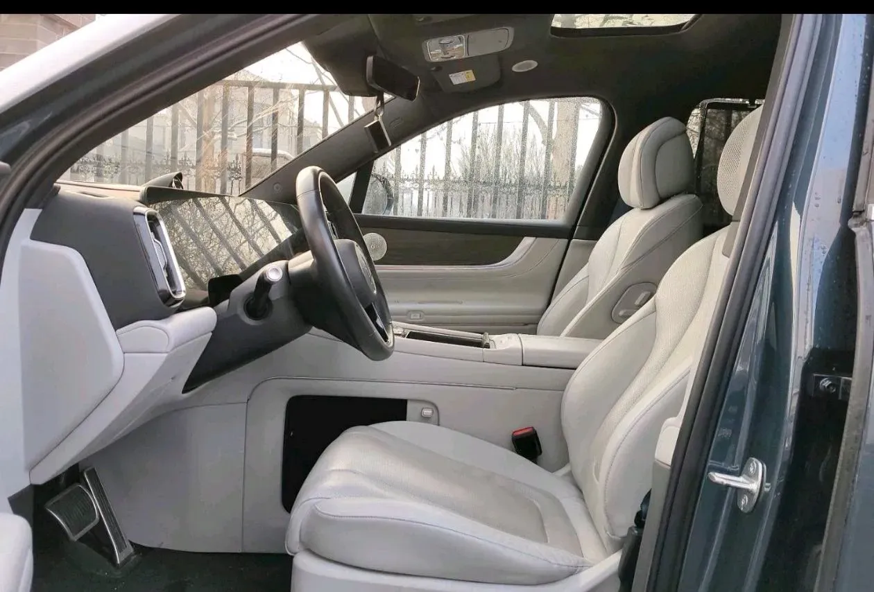 2024 AITO AITO M9 1.5T 152HP L4 REEV 42KWH,autocango,china used car exporter,china ev exporter,chinese used car exporter,chinese used ev exporter