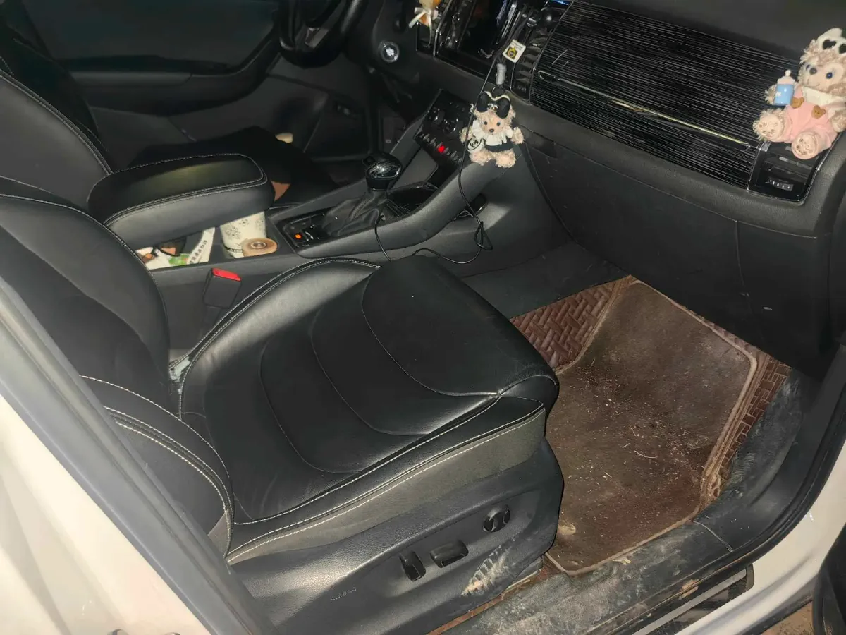 2019 Skoda Superb 2.0T 220HP L4 7DCT,autocango,china used car exporter,china ev exporter,chinese used car exporter,chinese used ev exporter