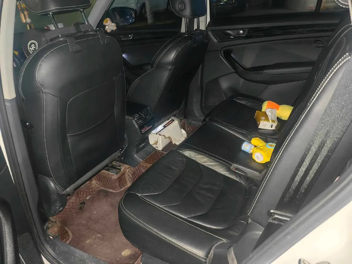 2019 Skoda Superb 2.0T 220HP L4 7DCT,autocango,china used car exporter,china ev exporter,chinese used car exporter,chinese used ev exporter