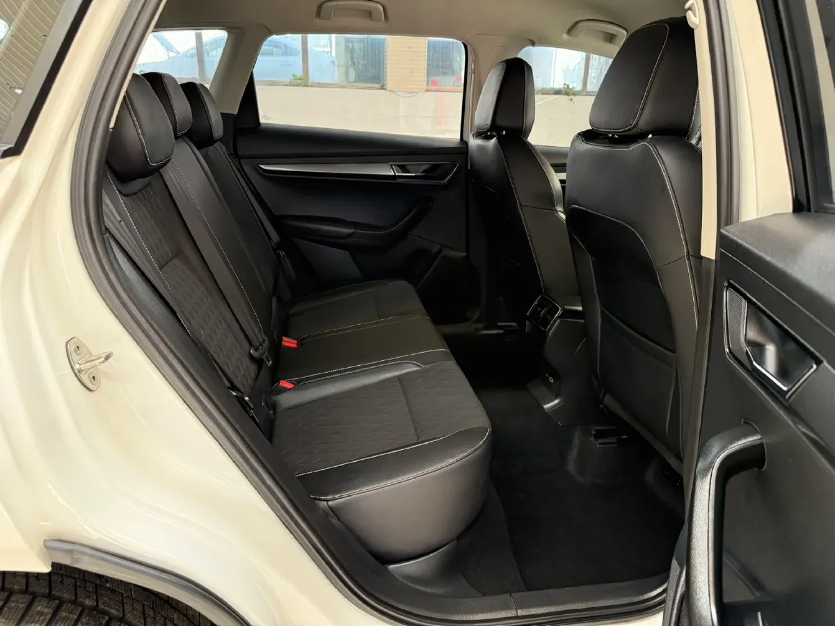 2021 Skoda Karoq 1.4T 150HP L4 7DCT,autocango,china used car exporter,china ev exporter,chinese used car exporter,chinese used ev exporter