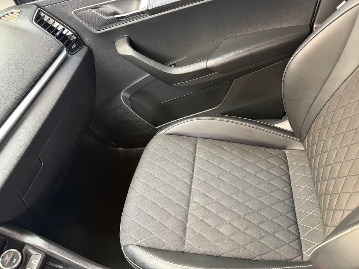 2021 Skoda Karoq 1.4T 150HP L4 7DCT,autocango,china used car exporter,china ev exporter,chinese used car exporter,chinese used ev exporter