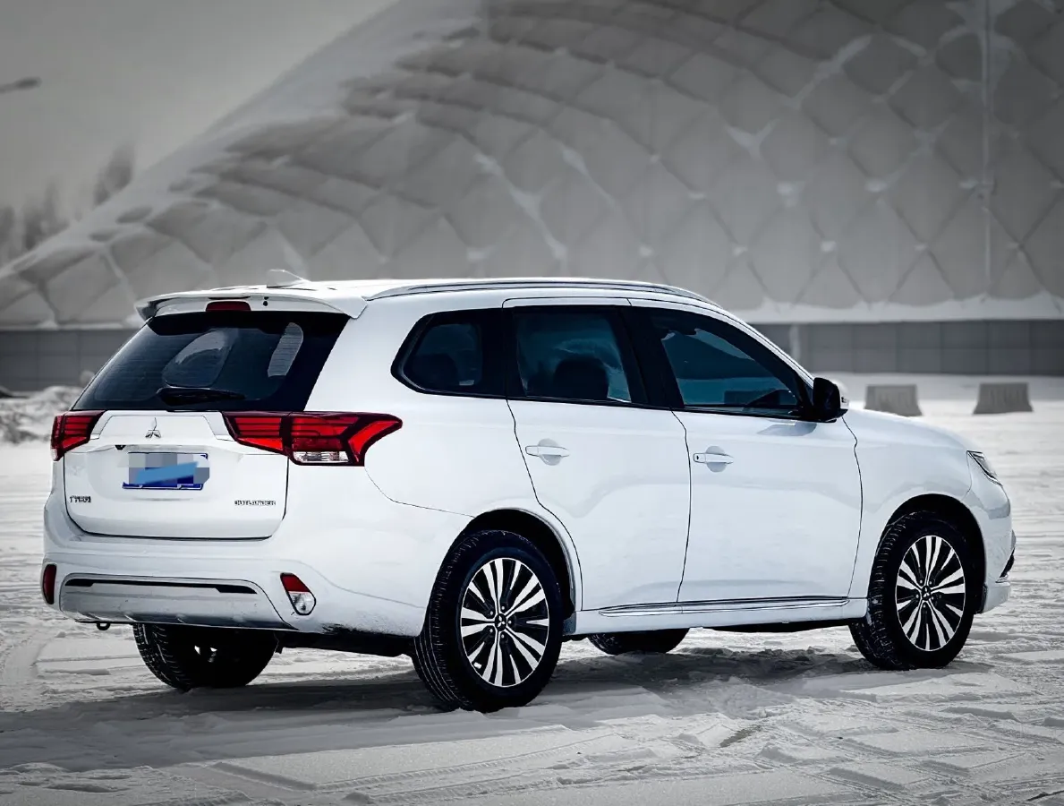 2021 Mitsubishi Outlander 2.0L 166HP L4 CVT,autocango,china used car exporter,china ev exporter,chinese used car exporter,chinese used ev exporter