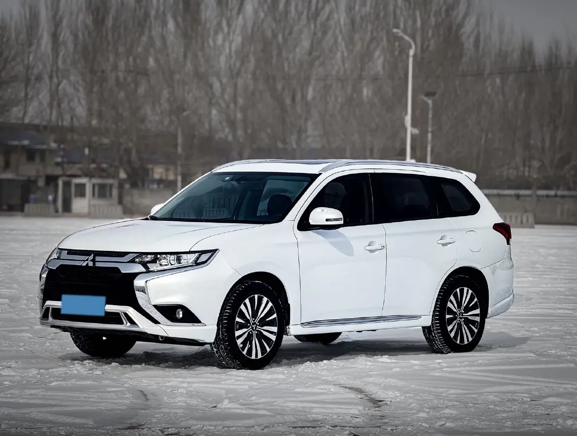 2021 Mitsubishi Outlander 2.0L 166HP L4 CVT,autocango,china used car exporter,china ev exporter,chinese used car exporter,chinese used ev exporter