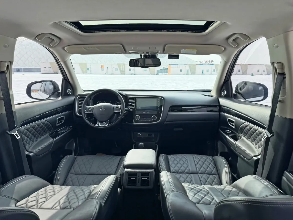 2021 Mitsubishi Outlander 2.0L 166HP L4 CVT,autocango,china used car exporter,china ev exporter,chinese used car exporter,chinese used ev exporter