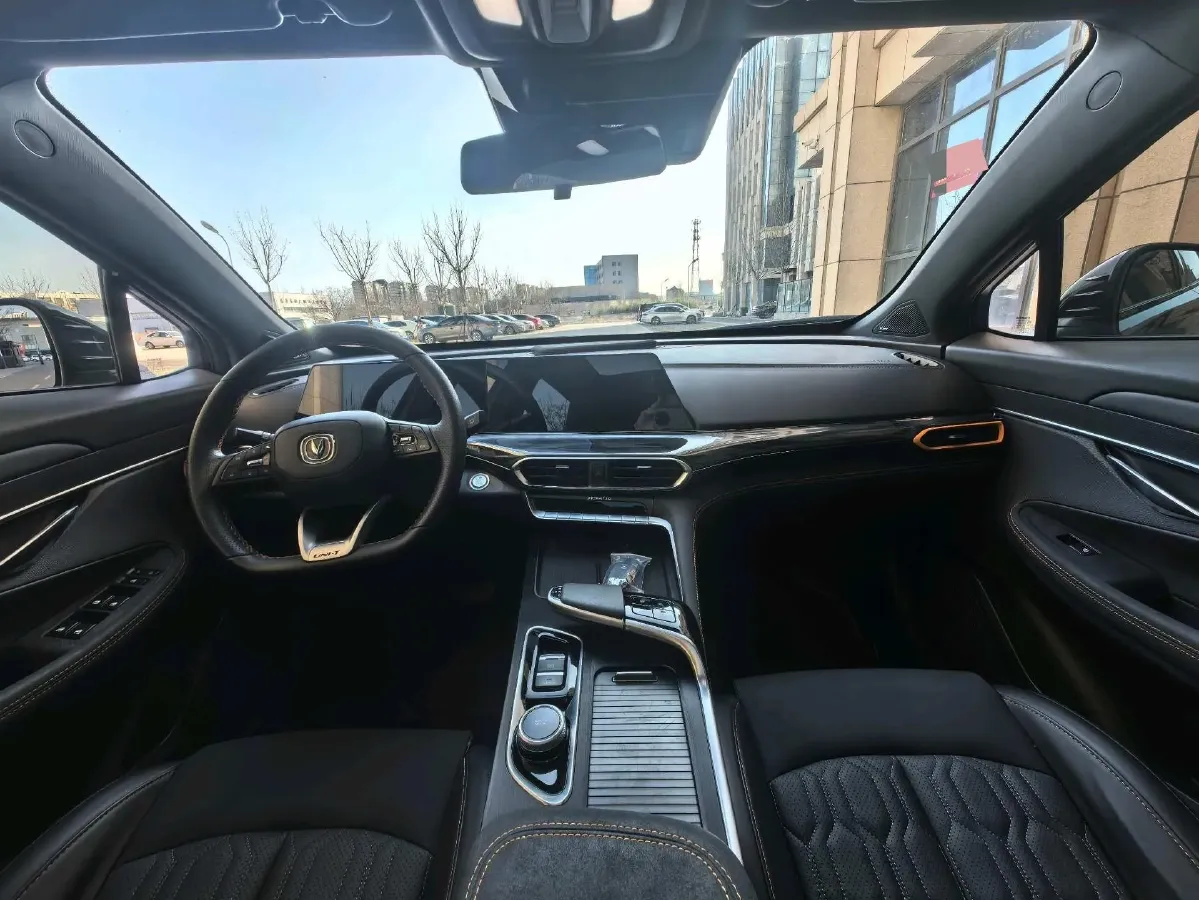 2022 ChangAn UNI-T 1.5T 188HP L4 7DCT,autocango,china used car exporter,china ev exporter,chinese used car exporter,chinese used ev exporter