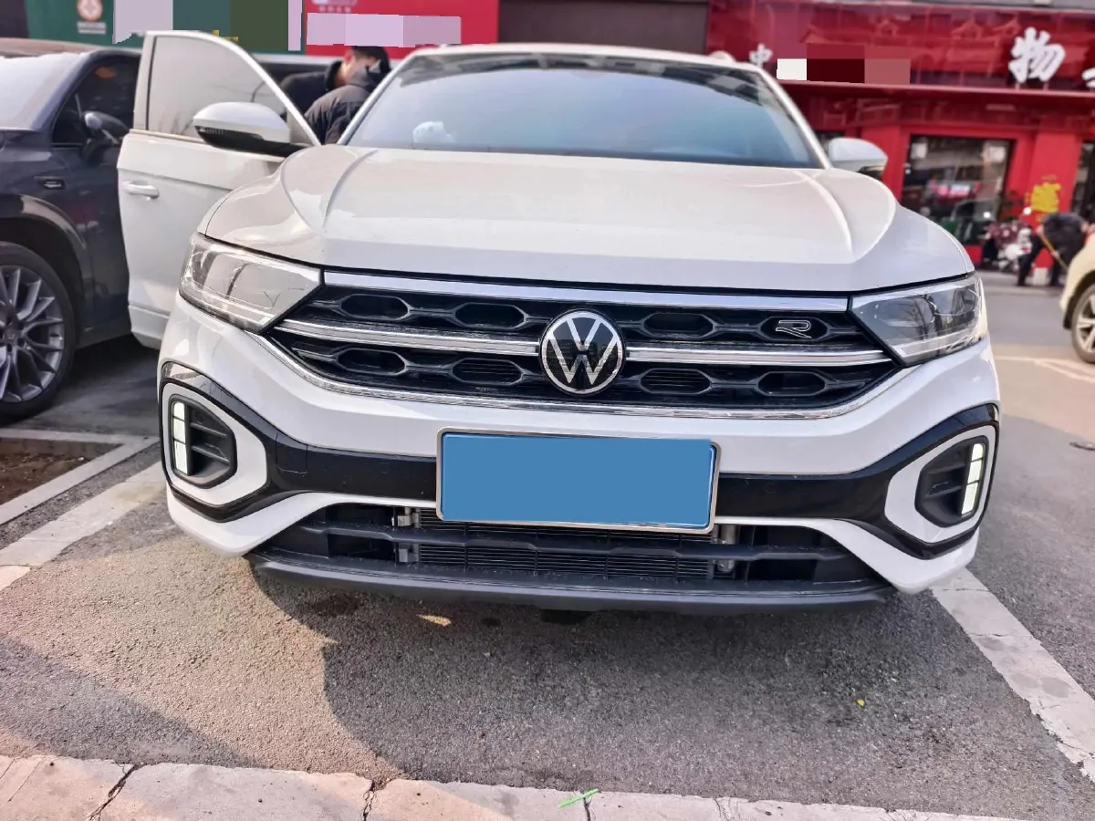 2025 Volkswagen T-Roc 1.5T 160HP L4 7DCT,autocango,china used car exporter,china ev exporter,chinese used car exporter,chinese used ev exporter