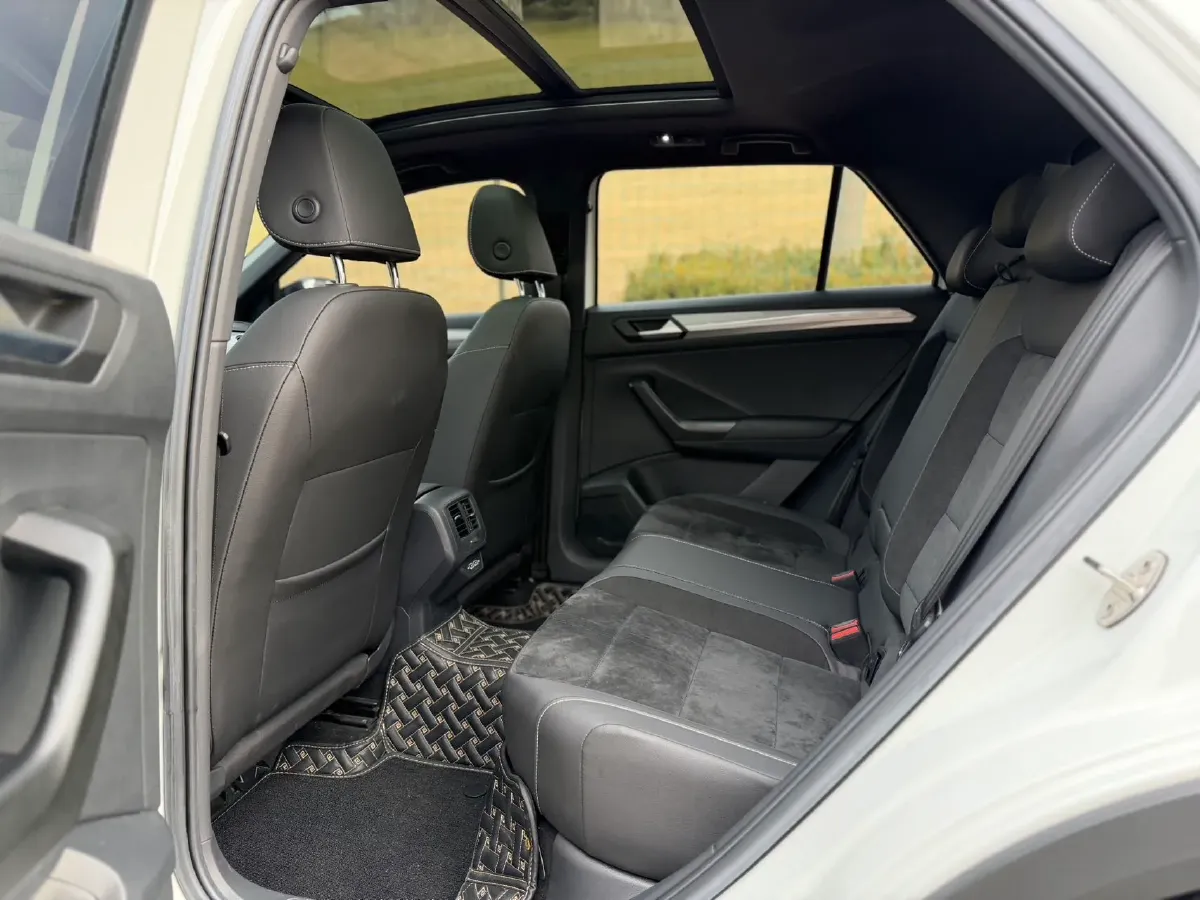 2022 Volkswagen T-Roc 1.4T 150HP L4 7DCT,autocango,china used car exporter,china ev exporter,chinese used car exporter,chinese used ev exporter