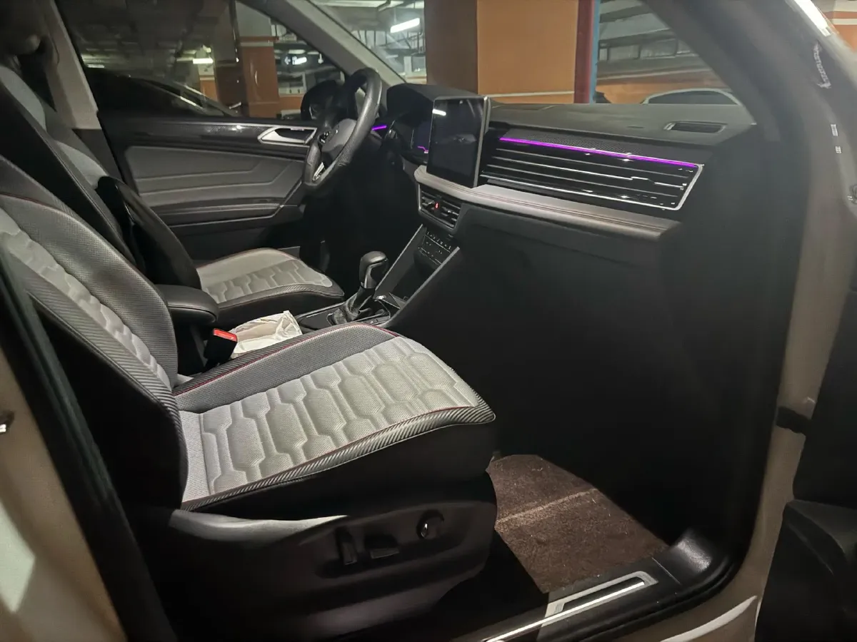 2023 Volkswagen Tiguan L 2.0T 186HP L4 7DCT,autocango,china used car exporter,china ev exporter,chinese used car exporter,chinese used ev exporter