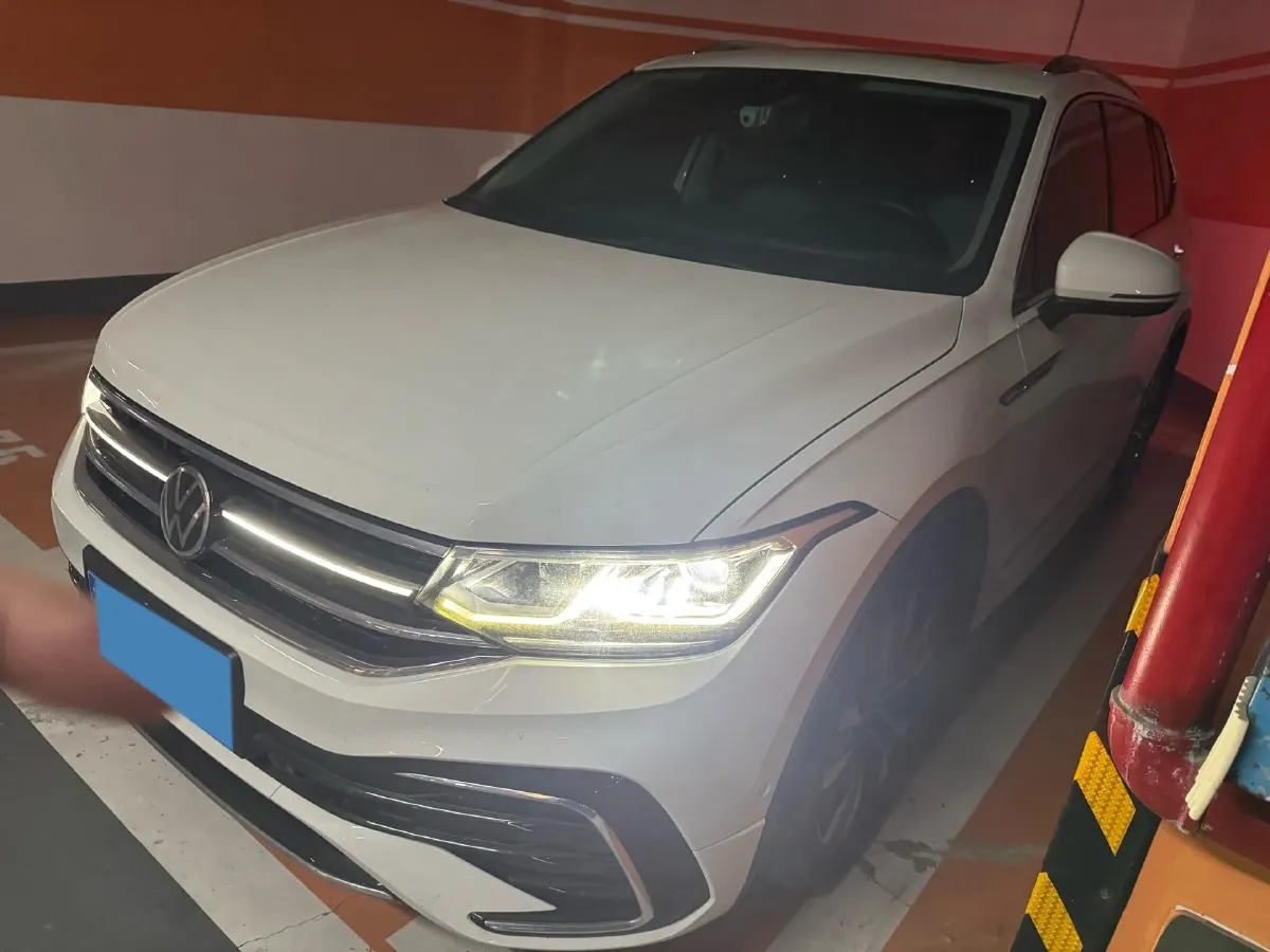 2023 Volkswagen Tiguan L 2.0T 186HP L4 7DCT,autocango,china used car exporter,china ev exporter,chinese used car exporter,chinese used ev exporter