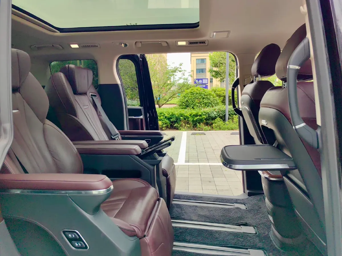 2023 HongQi HQ9 2.0T 252HP L4 8AT,autocango,china used car exporter,china ev exporter,chinese used car exporter,chinese used ev exporter