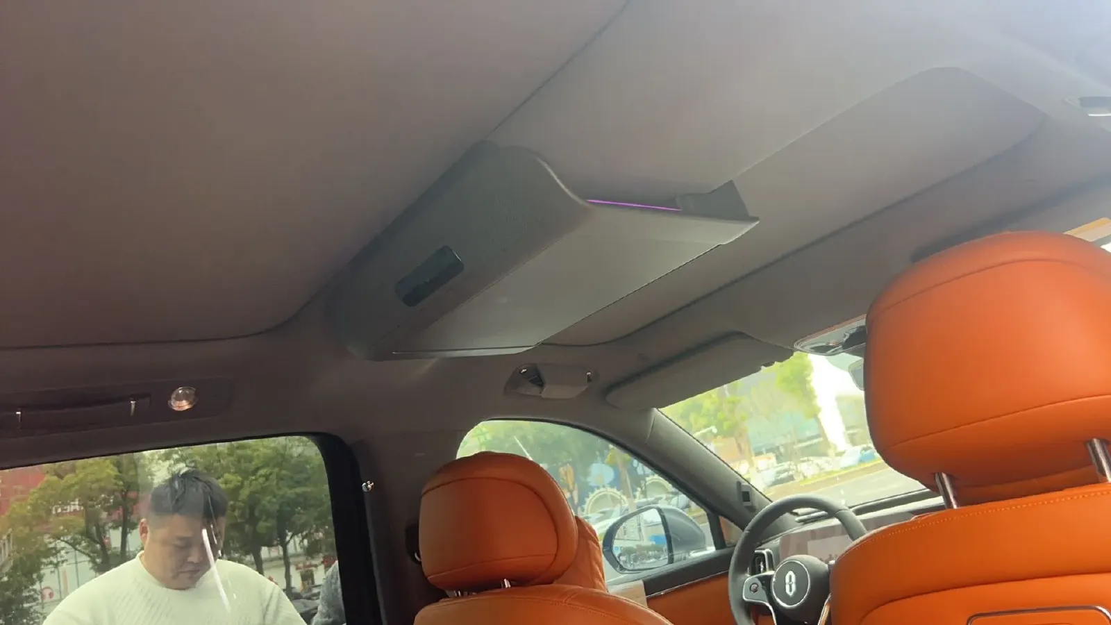 2025 AITO AITO M8 REEV 160HP REEV 53.4KWH,autocango,china used car exporter,china ev exporter,chinese used car exporter,chinese used ev exporter