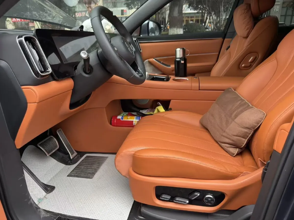 2025 AITO AITO M8 REEV 160HP REEV 53.4KWH,autocango,china used car exporter,china ev exporter,chinese used car exporter,chinese used ev exporter