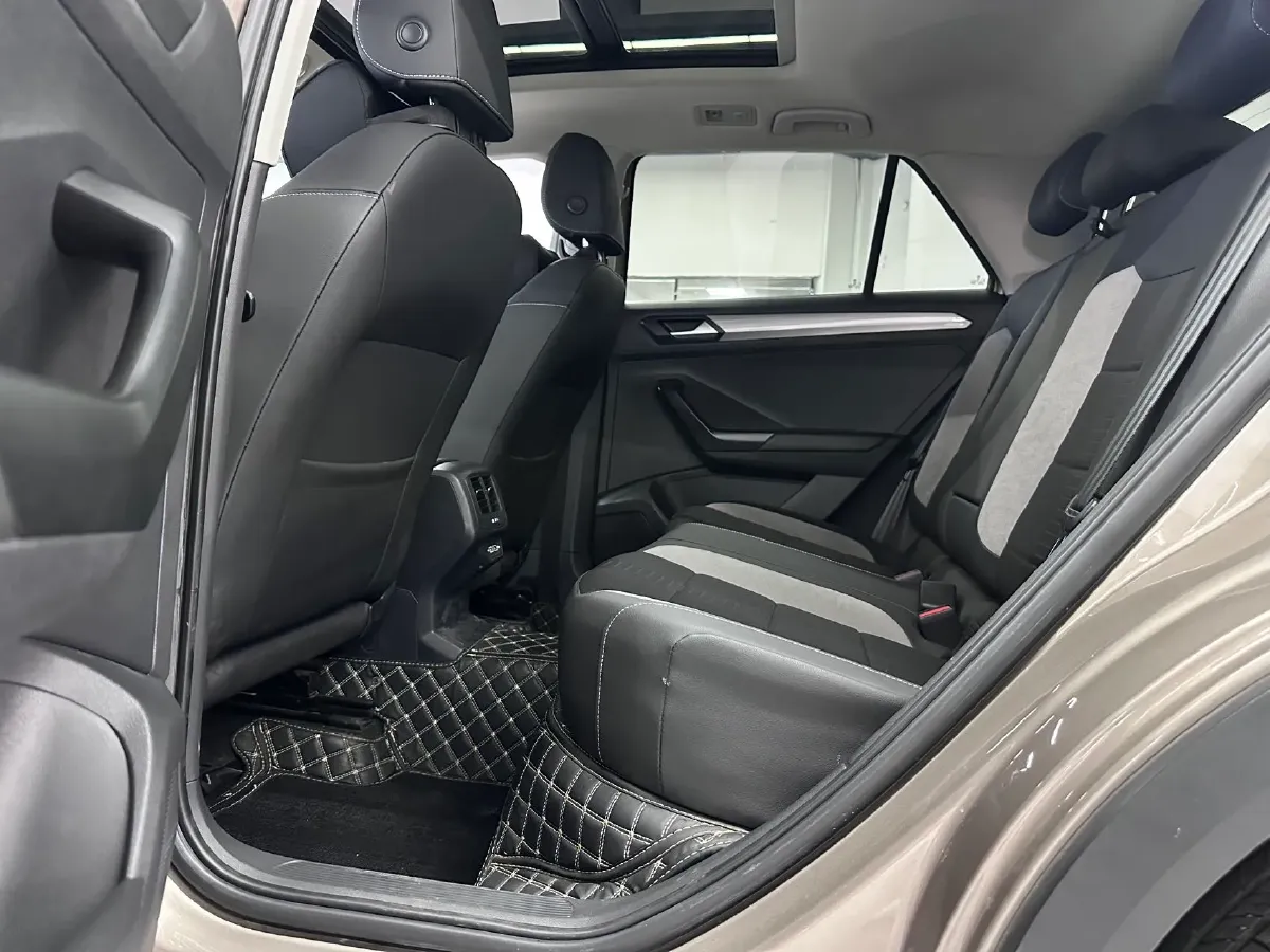 2021 Volkswagen T-Roc 1.4T 150HP L4 7DCT,autocango,china used car exporter,china ev exporter,chinese used car exporter,chinese used ev exporter