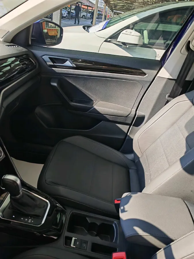 2022 Volkswagen T-Roc 1.4T 150HP L4 7DCT,autocango,china used car exporter,china ev exporter,chinese used car exporter,chinese used ev exporter