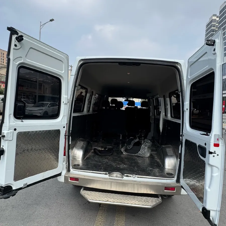 2021 MAXUS XinTu V80 2.0T 127HP L4 6MT,autocango,china used car exporter,china ev exporter,chinese used car exporter,chinese used ev exporter