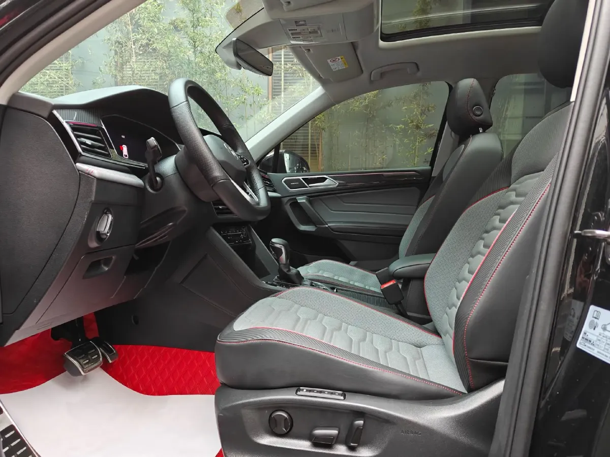 2023 Volkswagen Tiguan L 2.0T 220HP L4 7DCT,autocango,china used car exporter,china ev exporter,chinese used car exporter,chinese used ev exporter