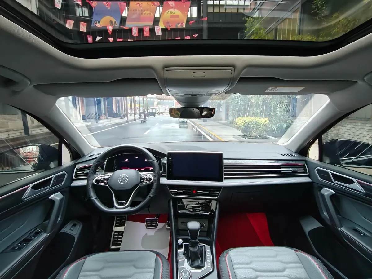 2023 Volkswagen Tiguan L 2.0T 220HP L4 7DCT,autocango,china used car exporter,china ev exporter,chinese used car exporter,chinese used ev exporter