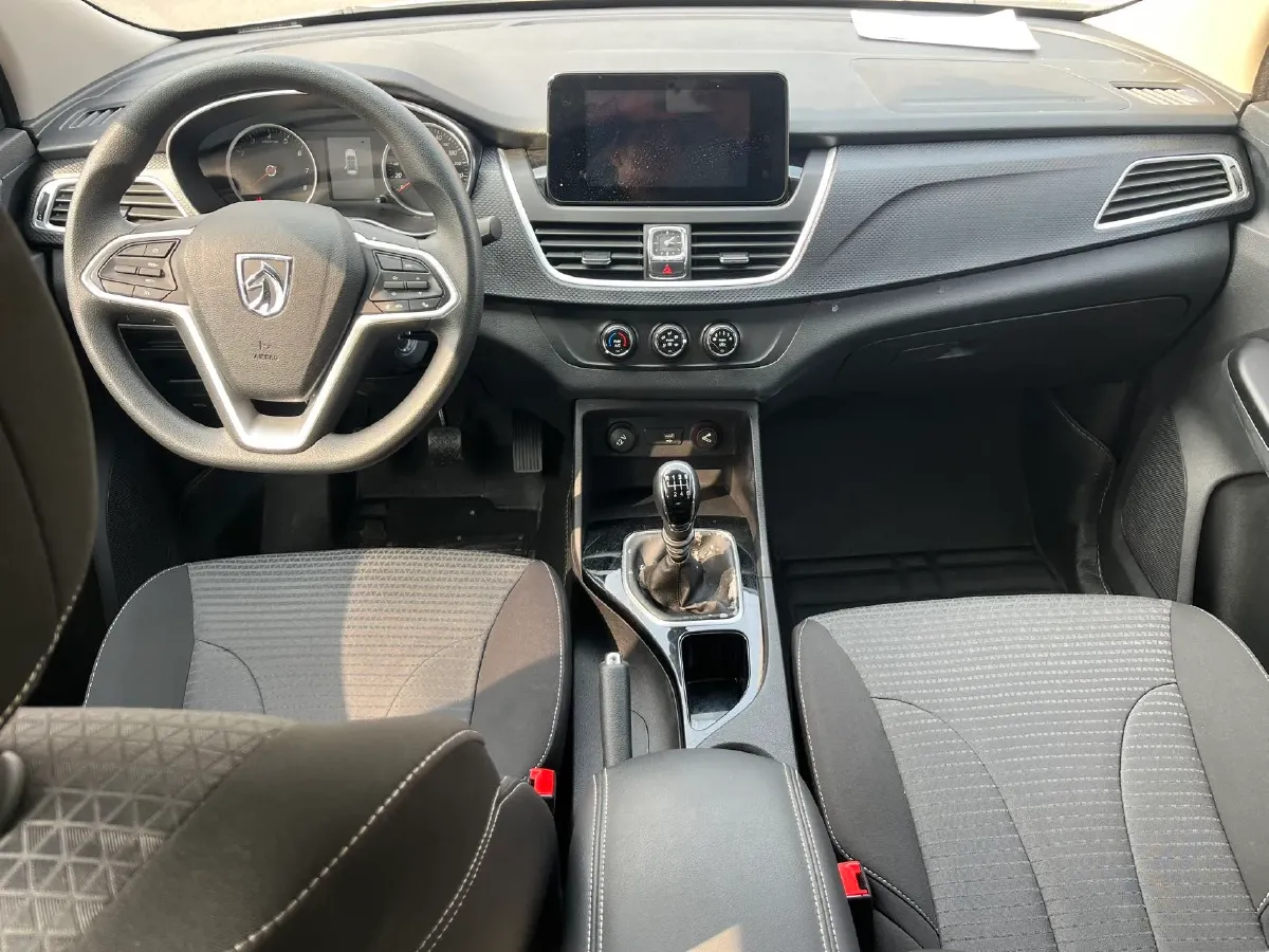 2019 BaoJun 730 1.5L 105HP L4 6MT,autocango,china used car exporter,china ev exporter,chinese used car exporter,chinese used ev exporter