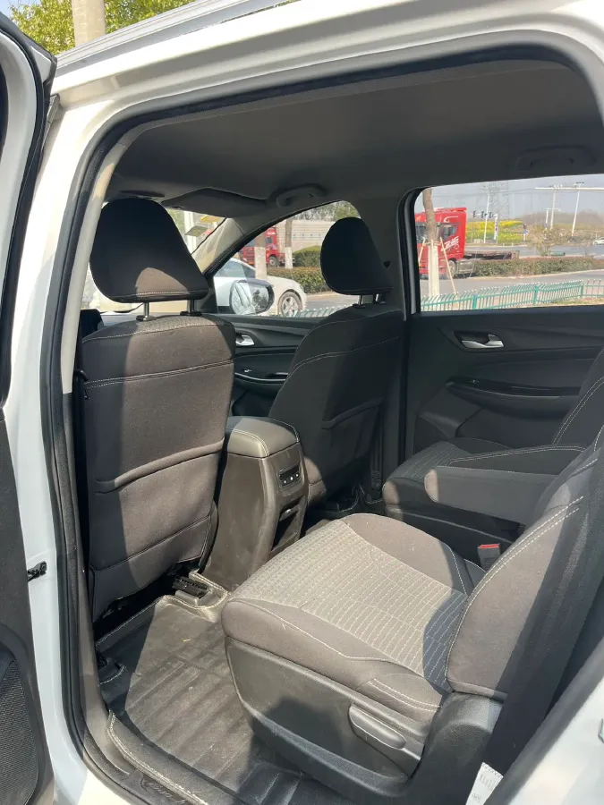 2019 BaoJun 730 1.5L 105HP L4 6MT,autocango,china used car exporter,china ev exporter,chinese used car exporter,chinese used ev exporter