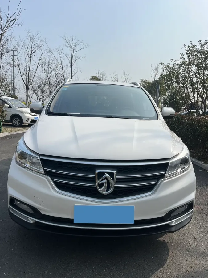 2019 BaoJun 730 1.5L 105HP L4 6MT,autocango,china used car exporter,china ev exporter,chinese used car exporter,chinese used ev exporter