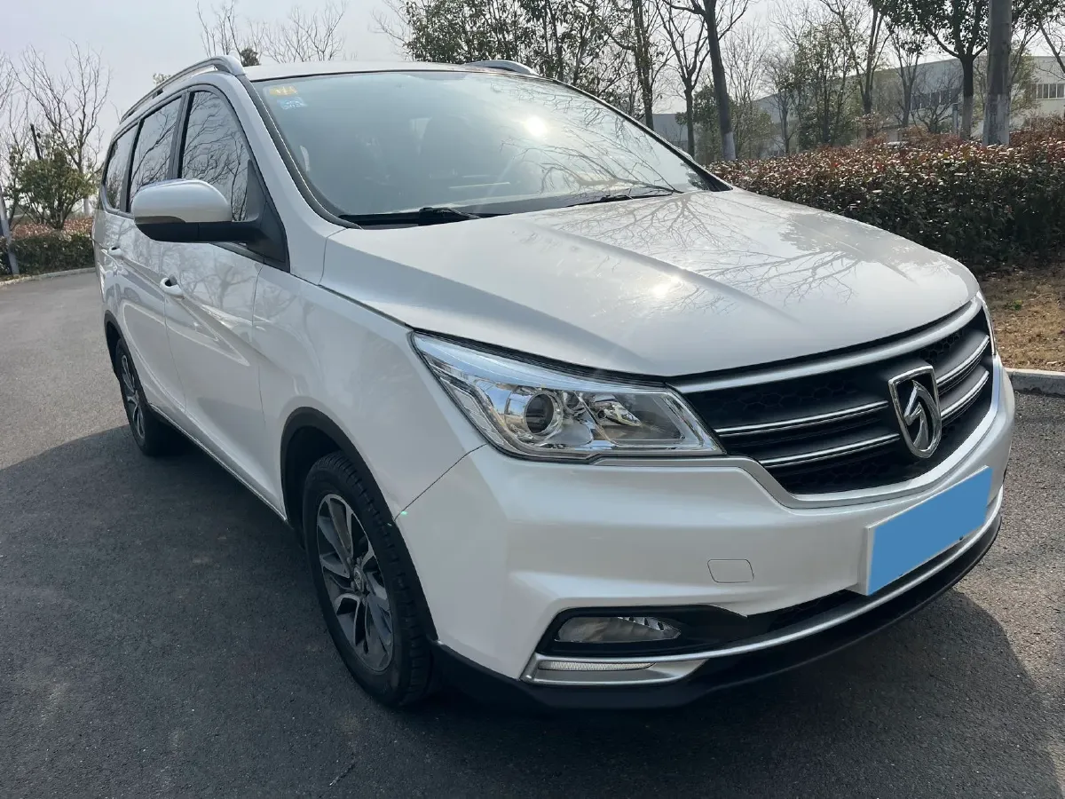 2019 BaoJun 730 1.5L 105HP L4 6MT,autocango,china used car exporter,china ev exporter,chinese used car exporter,chinese used ev exporter