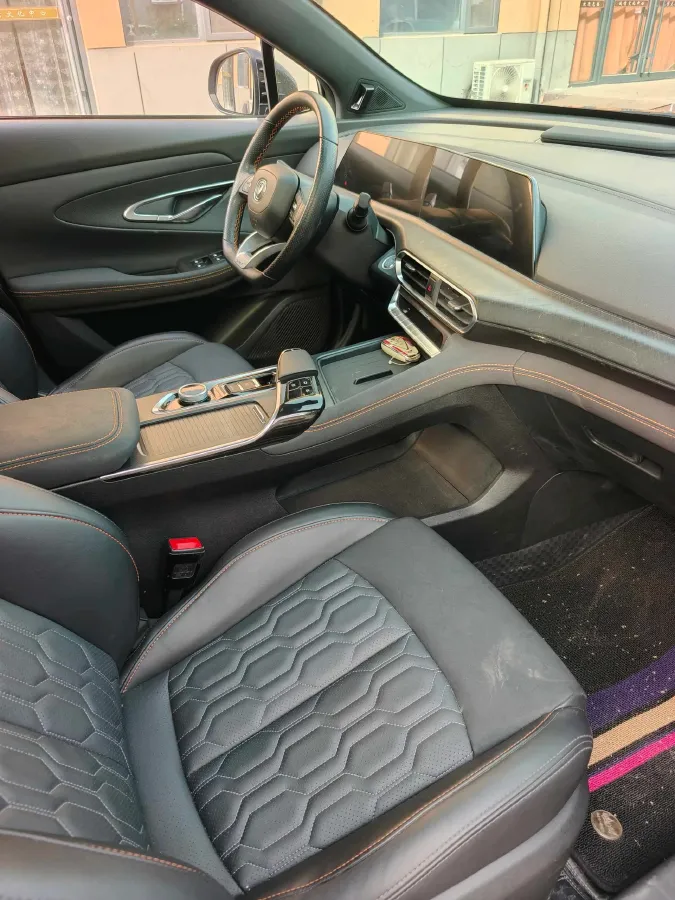 2022 ChangAn UNI-T 1.5T 188HP L4 7DCT,autocango,china used car exporter,china ev exporter,chinese used car exporter,chinese used ev exporter