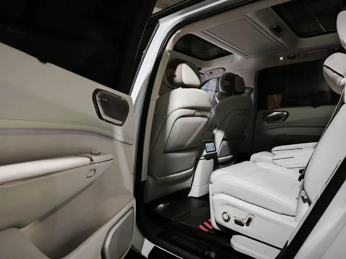 2025 LYNK&CO 900 2.0T 254HP L4 3DHT PHEV,autocango,china used car exporter,china ev exporter,chinese used car exporter,chinese used ev exporter