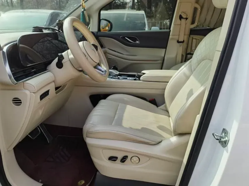 2022 Voyah Dream BEV 108.7KWH,autocango,china used car exporter,china ev exporter,chinese used car exporter,chinese used ev exporter