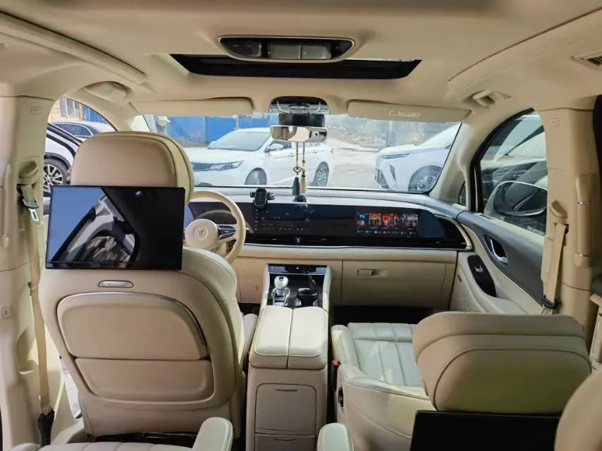 2022 Voyah Dream BEV 108.7KWH,autocango,china used car exporter,china ev exporter,chinese used car exporter,chinese used ev exporter