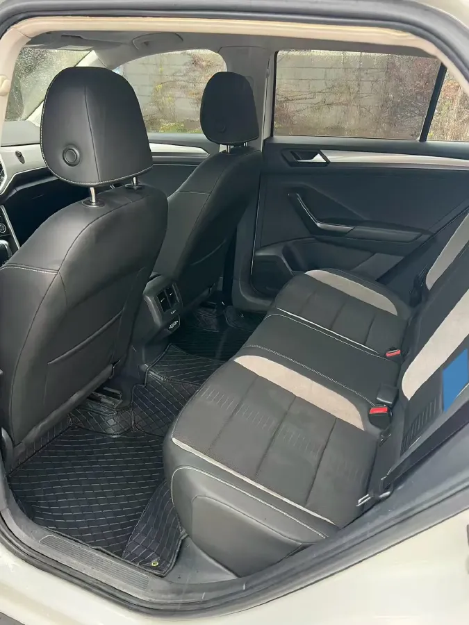 2020 Volkswagen T-Roc 1.4T 150HP L4 7DCT,autocango,china used car exporter,china ev exporter,chinese used car exporter,chinese used ev exporter