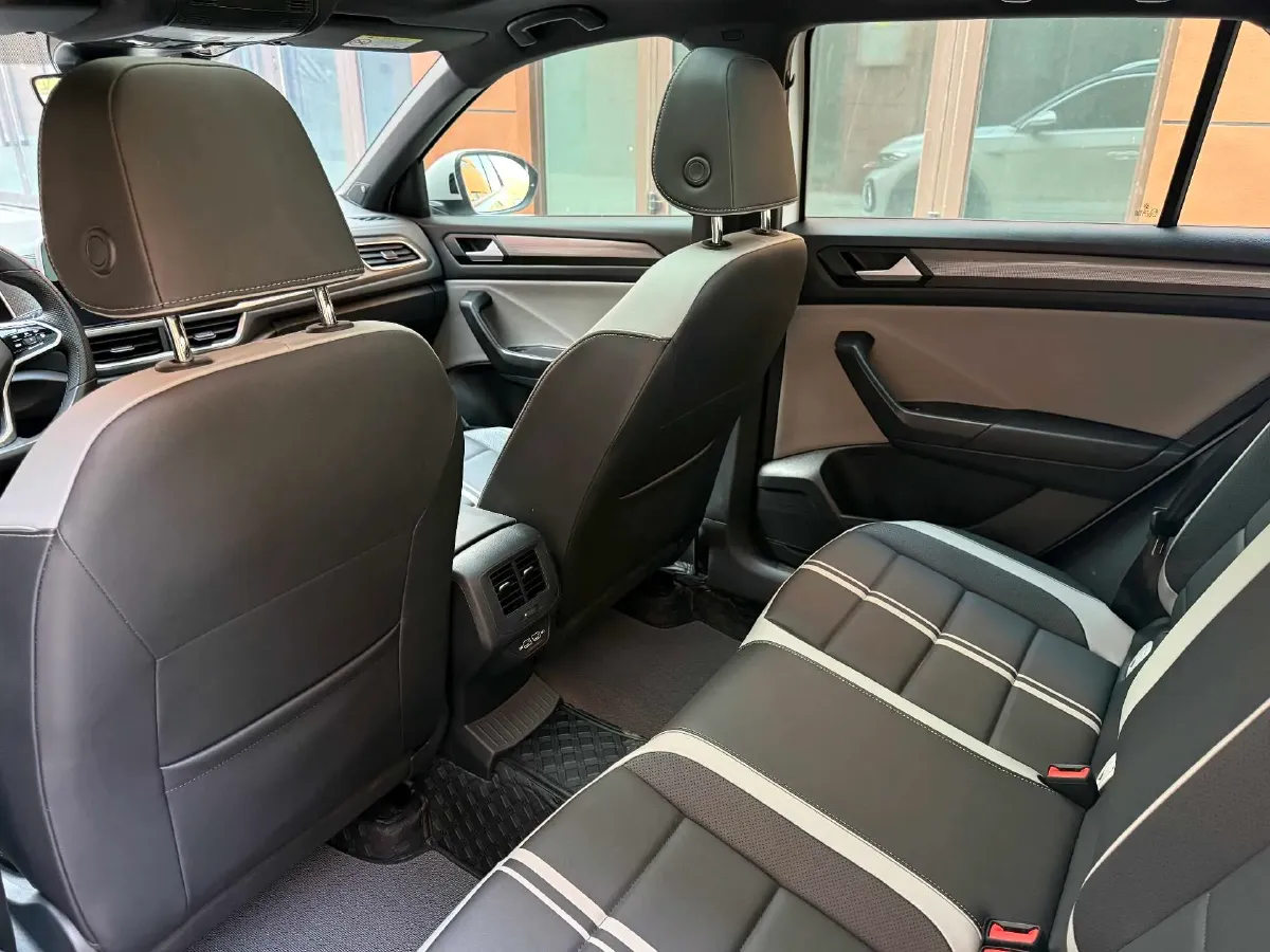 2023 Volkswagen T-Roc 1.5T 160HP L4 7DCT,autocango,china used car exporter,china ev exporter,chinese used car exporter,chinese used ev exporter