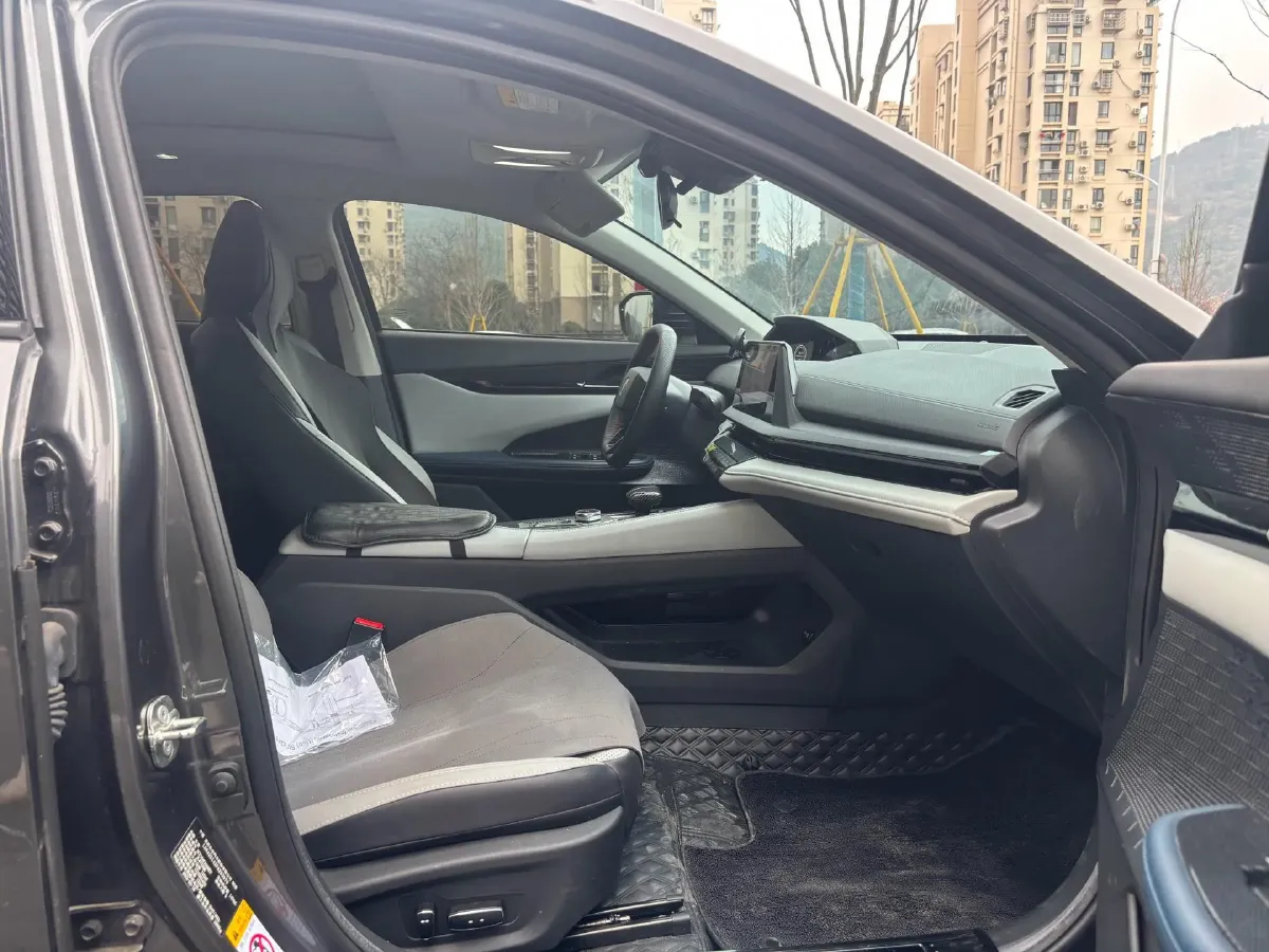 2023 ChangAn UNI-V iDD 1.5T 170HP L4 6TCT PHEV 18.4KWH,autocango,china used car exporter,china ev exporter,chinese used car exporter,chinese used ev exporter