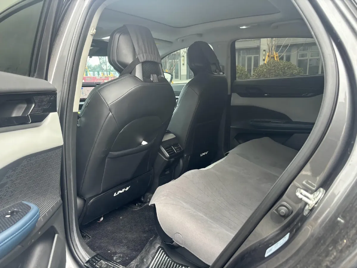 2023 ChangAn UNI-V iDD 1.5T 170HP L4 6TCT PHEV 18.4KWH,autocango,china used car exporter,china ev exporter,chinese used car exporter,chinese used ev exporter