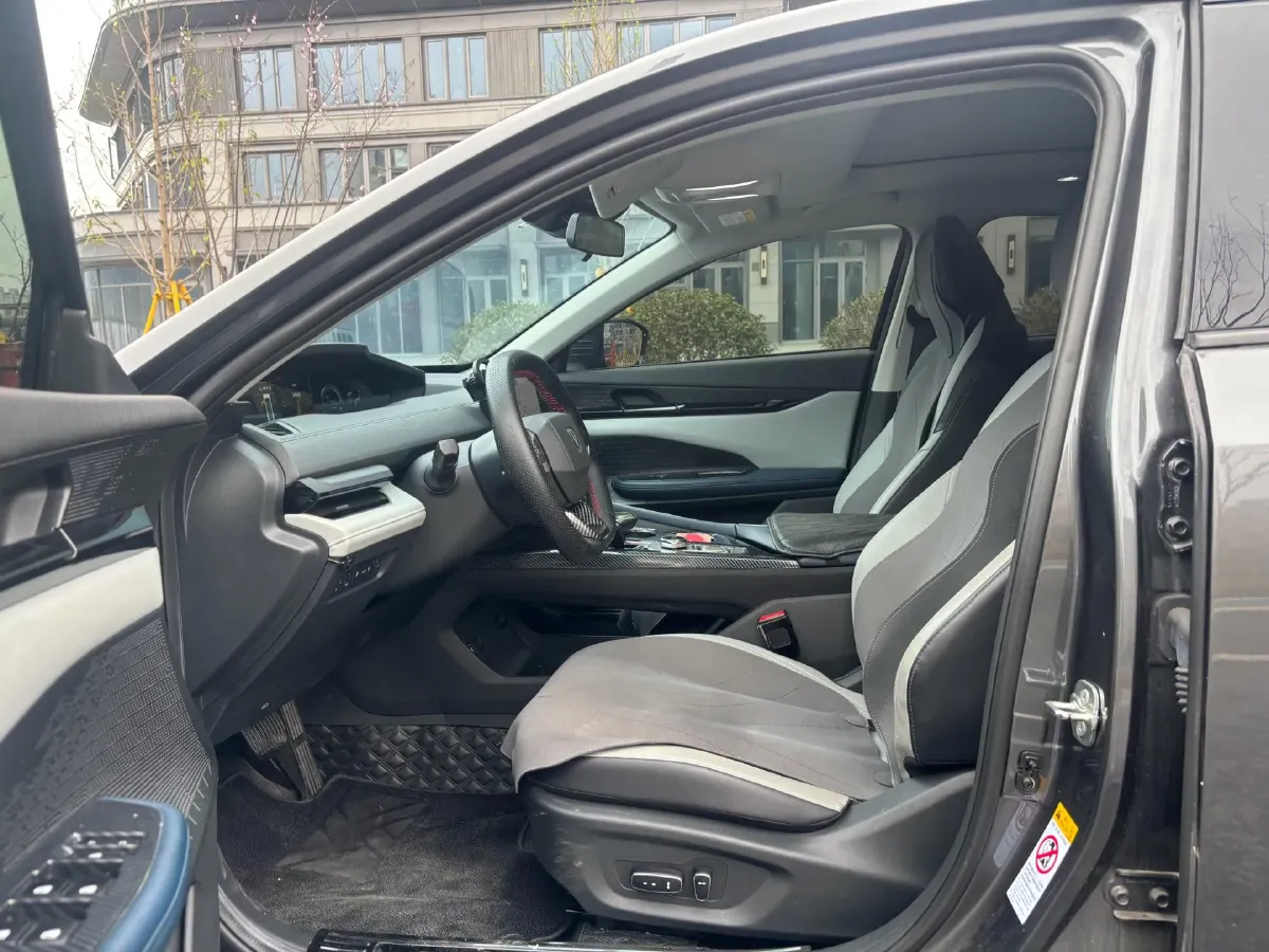 2023 ChangAn UNI-V iDD 1.5T 170HP L4 6TCT PHEV 18.4KWH,autocango,china used car exporter,china ev exporter,chinese used car exporter,chinese used ev exporter