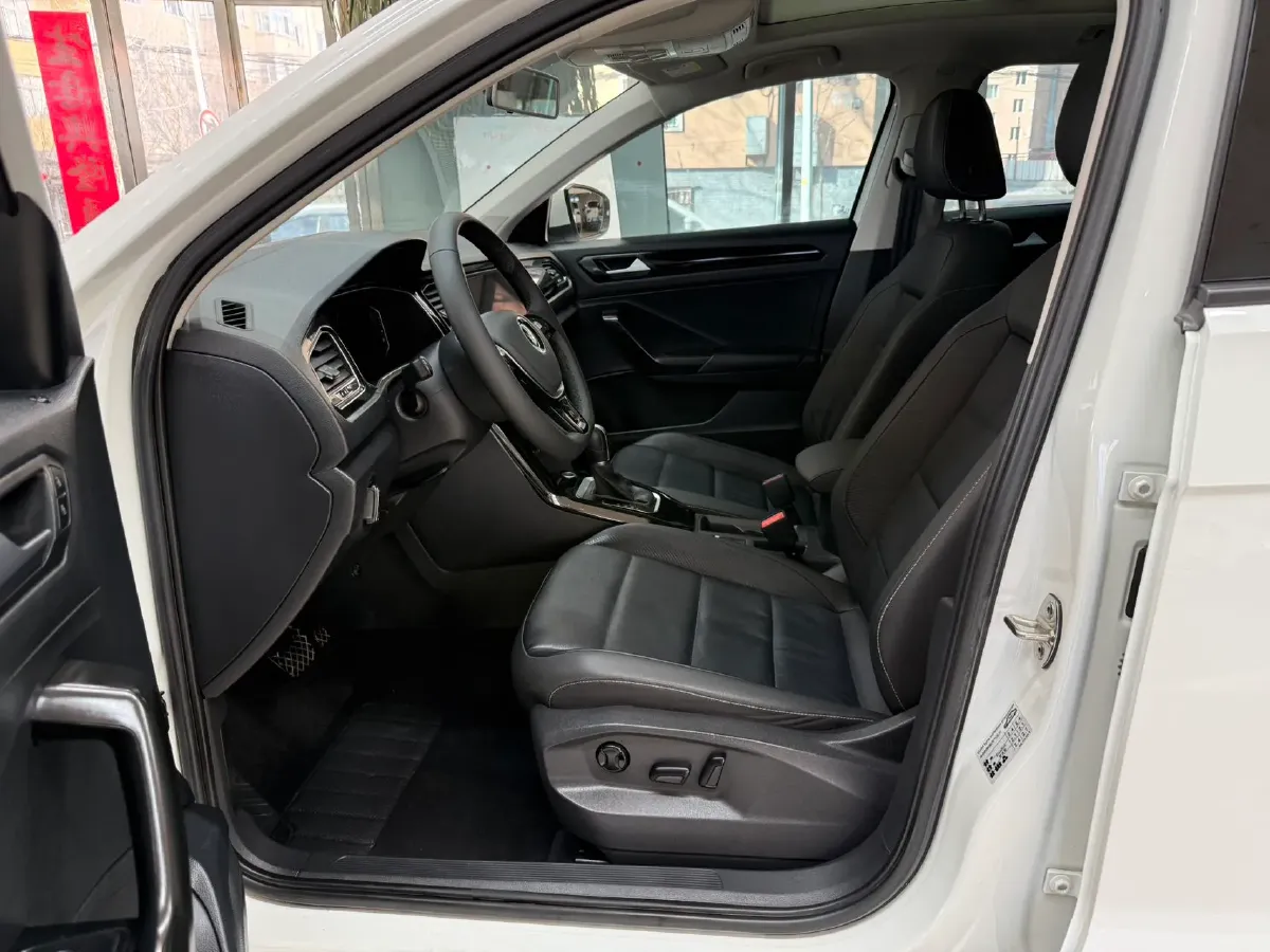 2022 Volkswagen T-Roc 1.4T 150HP L4 7DCT,autocango,china used car exporter,china ev exporter,chinese used car exporter,chinese used ev exporter