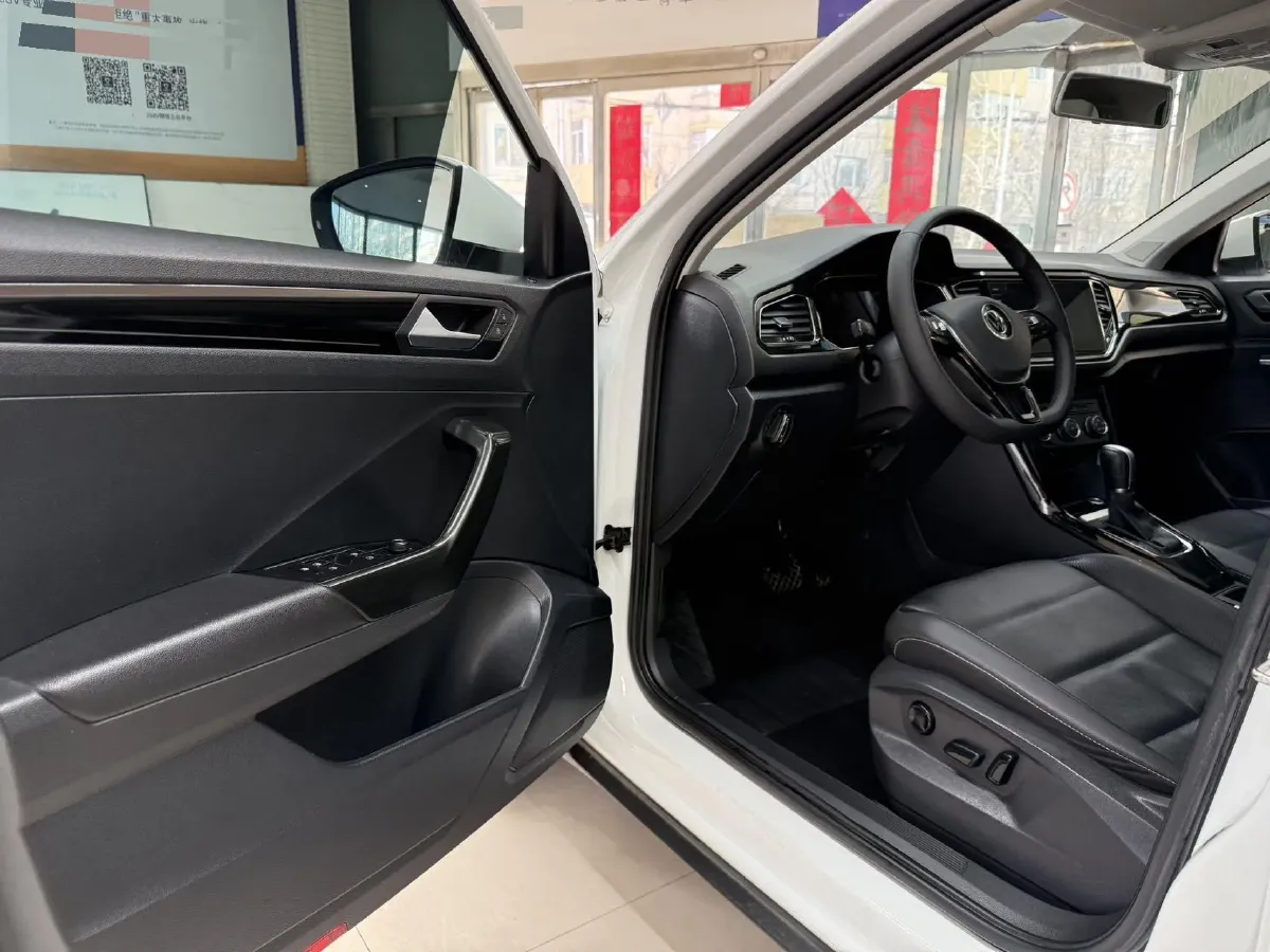 2022 Volkswagen T-Roc 1.4T 150HP L4 7DCT,autocango,china used car exporter,china ev exporter,chinese used car exporter,chinese used ev exporter